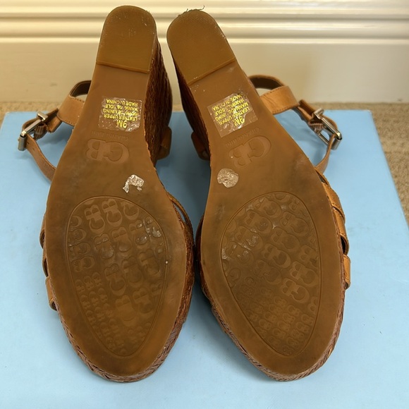 Gianni Bini tan woven wedges size 9 - Picture 4 of 4